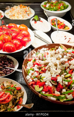 Buffet de salades, de la nourriture grecque, hotel, Agia Galini, Crète, Grèce, Europe Banque D'Images