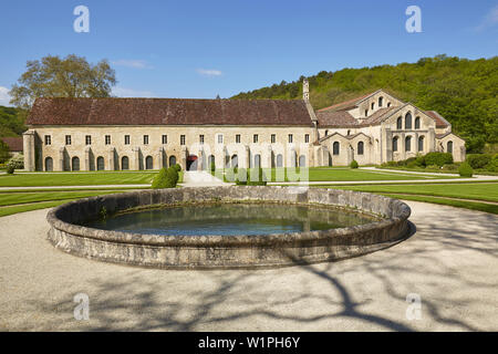 Abbaye de Fontenay près de Montbard , Canal de Bourgogne , Departement Côte-d'Or , Bourgogne , France , Europe Banque D'Images