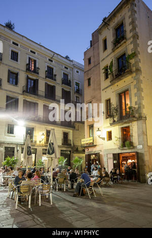 Plaza de Santa Maria cafés dans la soirée La Ribera Barcelona Banque D'Images