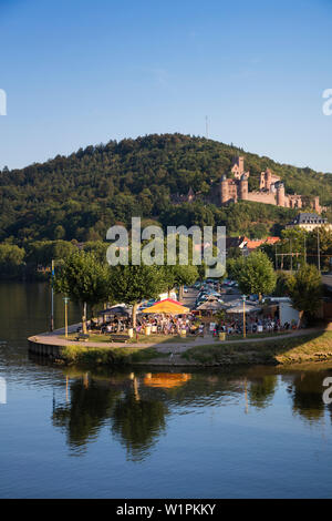 Wertheimer Beach Club le long de la rivière Main banque et burg, château de Wertheim Wertheim, Spessart-Mainland, Franconia, Bade-Wurtemberg, Allemagne Banque D'Images