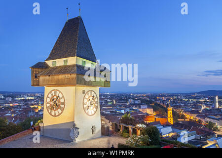 Vue depuis la tour de l'horloge du Schlossberg Grazer Uhrenturm et de la vieille ville, Graz, Styria, Austria, Europe Banque D'Images