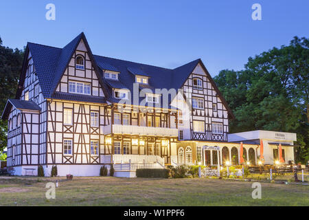 Hôtel du port dans Hitthim Kloster, île de Hiddensee, côte de la mer Baltique, Mecklembourg-Poméranie-Occidentale, Allemagne du Nord, l'Allemagne, l'europa Banque D'Images