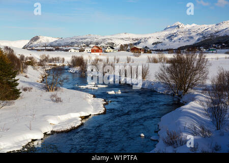 Creek près de Bo en hiver, Vestvagoya, îles Lofoten, Norvège, Scandinavie, Europe Banque D'Images