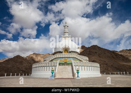 Shanti Stupa à Leh, Ladakh, Inde, Asie Banque D'Images