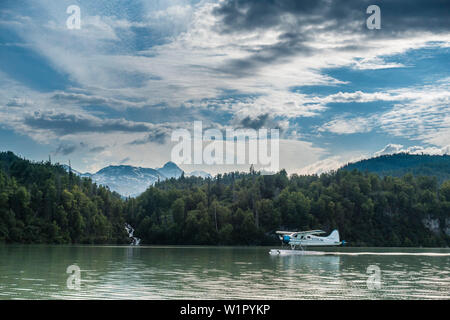 Dans la baie d'Tuxedni d'hydravions, Lake-Clark-Nationalpark, Alaska, USA Banque D'Images