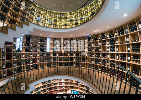 Célèbre Wine Shop L'Intendant, allées Tourny, Bordeaux, France Banque D'Images