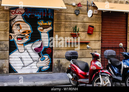 Un graffiti sur la porte de la raffineria, restaurant à Livourne, Italie, Europe Banque D'Images