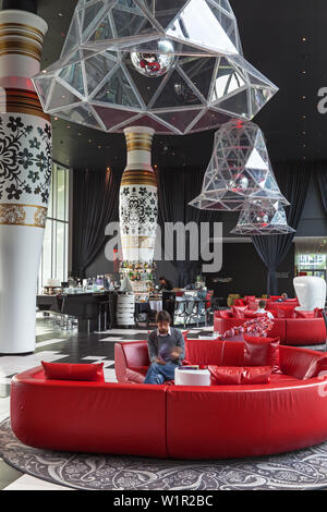 Lobby bar & lounge étape dans l'hôtel Kameha Grand Bonn, dans la vallée du Rhin moyen, Nordrhein-Westfalen, Germany, Europe Banque D'Images
