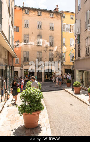 Ville de parfum, centre de Grasse, l'été, Provence-Alpes-Côte d'Azur, France Banque D'Images