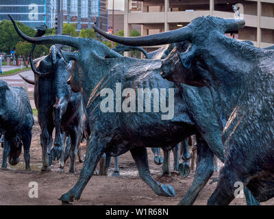 Le Dallas de bétail des Sculptures de Robert Summers. Banque D'Images