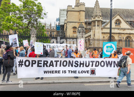 London / UK Le 26 juin 2019. Arrêt de fonctionnement des militants anti-crime couteau manifestation devant le Parlement de Westminster, qui demandent au gouvernement de ta Banque D'Images