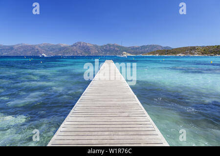 Embarcadère de ferry sur la plage Plage de Loto dans le désert des Agriates, près de Saint-Florent, en Corse, le sud de la France, France, Europe du Sud Banque D'Images