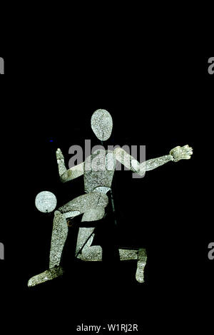 La ville de Sibiu, Roumanie - 22 juin 2019. Un DUNDU marionnette à grande échelle au Festival International de Théâtre de Sibiu Sibiu, Roumanie. Banque D'Images
