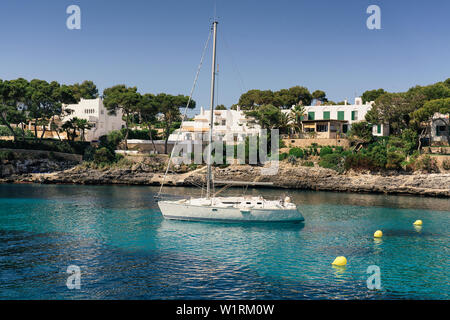 Amazing yatch dans Gran Gala, cala DÒr, Majorque. Banque D'Images