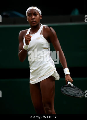 Cori Gauff réagit pendant son match contre Magdalena Rybarikova sur la troisième journée du tournoi de Wimbledon à l'All England Lawn Tennis et croquet Club, Wimbledon. Banque D'Images