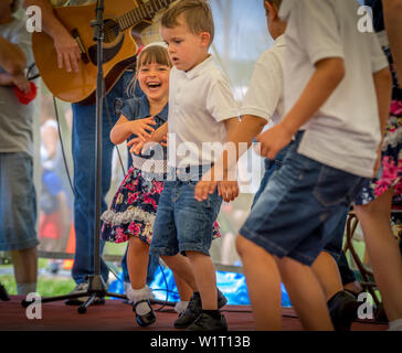 New York, USA - 30 juin 2019 - Hoedown danse folklorique à la Folk Festival Kutztown par le Miller's family Banque D'Images