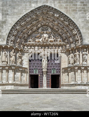 Extérieur de la porte du Sarmental dans le style gothique du XIIIE siècle de la cathédrale de Burgos, Castille et Leon, Espagne, Europe Banque D'Images