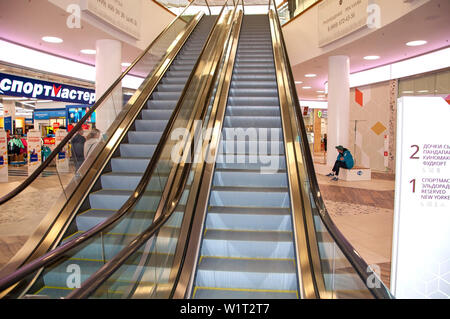 La Russie, dans la région de Moscou, le 3 juillet 2019 dans l'Escalator Poushkino Park Shopping Banque D'Images