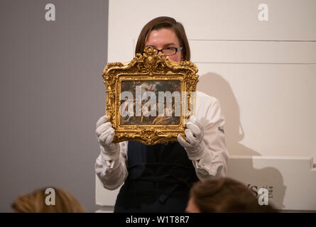 Sotheby's, Londres, Royaume-Uni. 3 juillet 2019. L'été d'anciens maîtres vente du soir propose des peintures du 14e - 19e siècle par plusieurs des plus importants peintres de l'art occidental de droit : Joachim Wtewael Antonisz, "Diane et Actéon" vendu pour £4.6 millions - un travail à petite échelle destinée à des fins personnelles par l'artiste le plus important de pièces du cabinet mythologique peint sur cuivre dans les Pays-Bas. Credit : Malcolm Park/Alamy Live News. Banque D'Images