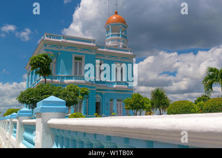 Palacio Azul ( maintenant un hôtel) construit en 1921 et un ancien dans le vieux quartier de classe supérieure sur Punta Gorda, Cienfuegos, Cuba Banque D'Images