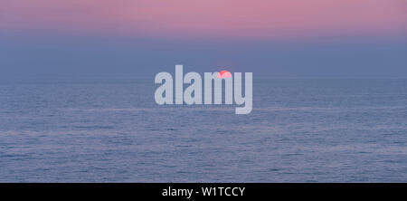 Coucher de soleil sur la mer Méditerranée, Corse, France Banque D'Images