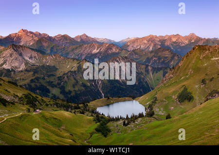 Lake, à Seealpsee, près de Nebelhorn Oberstdorf Allgaeu, Alpes, Allgaeu, Bavaria, Germany Banque D'Images