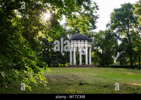 Temple ionien dans parc paysage Georgium, Dessau-Rosslau, Saxe-Anhalt, Allemagne, Europe Banque D'Images