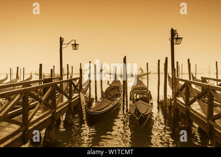 Jetée de gondole près de San Marco, Riva degli Schiavoni, Venezia, Venice, Venise, Italie, Europe Banque D'Images