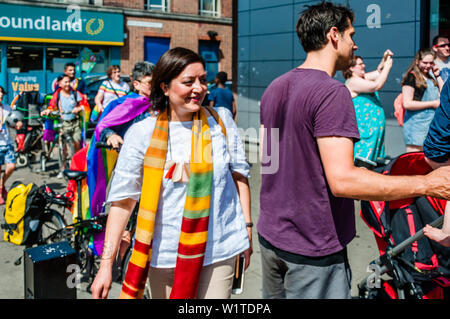 Londres, Royaume-Uni - Juin 29, 2019:Maire de Newham Rokhsana fiaz, participe à la forêt Gayte Festival Parade Banque D'Images