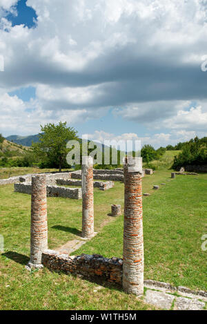 Les ruines de la colonie romaine Alba Fucens Banque D'Images