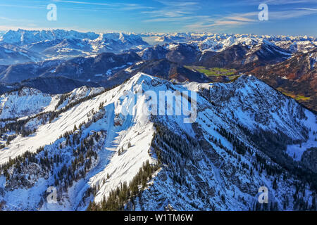 Vue du nord de la haute neige-couvertes comme sommet avec une vue sur la haute vallée de l'Achental lerch Banque D'Images