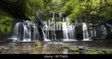 Purakaunui Falls, une cascade dans la Clutha, Catlins, Southland, Otago, île du Sud, Nouvelle-Zélande, Océanie Banque D'Images