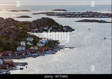 Vue depuis la montagne locale de De Vacances Rönnäng, Îles Tjörn, Bohuslän, Suède Banque D'Images