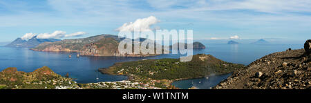 Vue panoramique de Vulcano à Salina, Lipari, Panarea et Stromboli, Lipari, iles Eoliennes, Mer Tyrrhénienne, Mer Méditerranée, l'Italie, l'Europ Banque D'Images