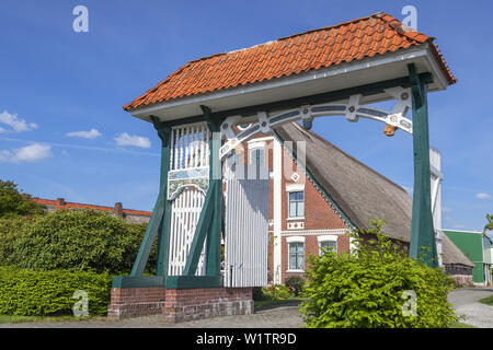 Gate Wodden à Wisch, Altes Land, Basse-Saxe, Allemagne du Nord, l'Allemagne, de l'Europe Banque D'Images
