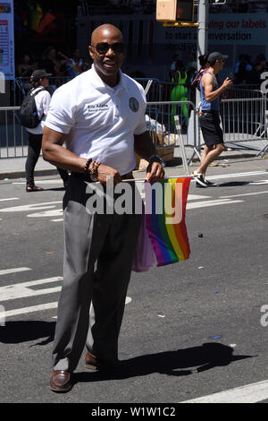 NEW YORK, NY - 30 juin : Brooklyn Borough Président Eric Adams assiste à la WorldPride 2019 NYC Pride le 30 juin 2019 à New York. Banque D'Images