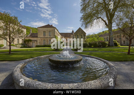 Abbaye de Fontenay près de Montbard , Canal de Bourgogne , Departement Côte-d'Or , Bourgogne , France , Europe Banque D'Images