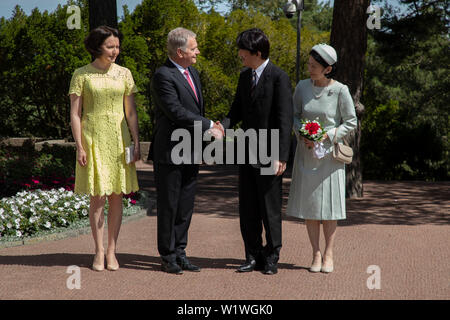 Naantali, Finlande. 3 juillet, 2019. Le Président finlandais Sauli Niinisto (2L) et son épouse Jenni Haukio (1re L) bienvenue Prince Akishino du Japon (2e R) et de la princesse Kiko (1e R) à l'Kultaranta Château à Naantali, Finlande, le 3 juillet 2019. La visite du Prince Akishino marque le 100e anniversaire des relations diplomatiques entre la Finlande et le Japon. Credit : Matti Matikainen/Xinhua/Alamy Live News Banque D'Images