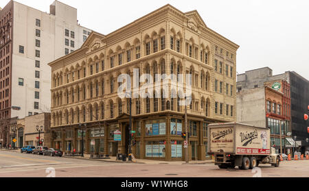 Milwaukee, Wisconsin - avril 9th, 2019 - L'Édifice de fer dans l'Est de la ville, le centre-ville de Milwaukee, inscrits dans le Registre National des Endroits Historiques. Banque D'Images