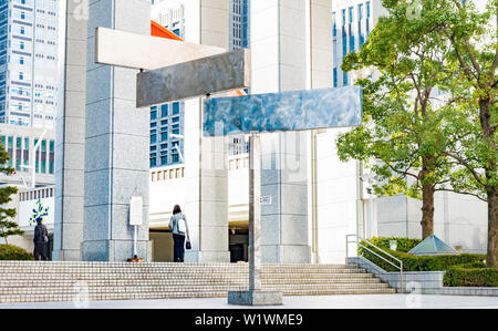 L'entrée du Bâtiment du Gouvernement Métropolitain de Tokyo Tokyo , Japon avec Banque D'Images