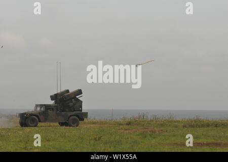 Un Avenger feux à une système d'arme de tir de missiles à courte portée, non loin de Shabla, Bulgarie, Jun. 11, 2019 lors de l'exercice Shabla 19. Le système était exploité par des soldats avec 5e Bataillon, 4e Régiment d'artillerie de défense aérienne. SHABLA 19 est un accord bilatéral, conjoint de défense aérienne de l'exercice de tir réel organisé par les forces armées bulgares à Shabla, Bulgarie, du 10 au 14 juin 2019. SHABLA 19 est un conçu pour améliorer la préparation et l'interopérabilité entre la Force aérienne bulgare, de la Marine et de la Force terrestre, et la 10e armée de l'air et commande de la défense antimissile, de l'armée américaine en Europe. Banque D'Images