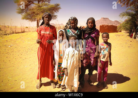 Portrait de Toubou, ou personnes Tubu - 10 novembre 2018 Demi village à Fada, l'Ennedi, Tchad Banque D'Images