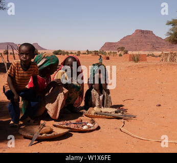 Portrait de Toubou, ou personnes Tubu - 10 novembre 2018 Demi village à Fada, l'Ennedi, Tchad Banque D'Images