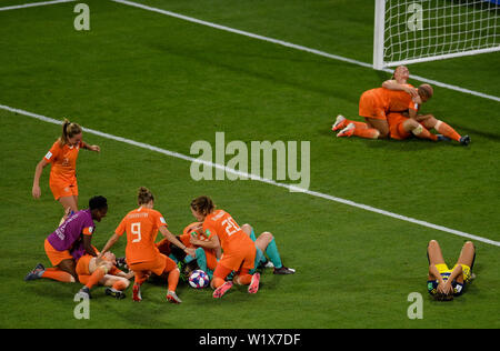 Lyon, France. 3 juillet, 2019. Les joueurs des Pays-Bas célèbrent après le match de demi-finale entre les Pays-Bas et la Suède à la 2019 Coupe du Monde féminine de la fifa à Stade de Lyon à Lyon, France, le 3 juillet 2019. Credit : Mao Siqian/Xinhua/Alamy Live News Banque D'Images