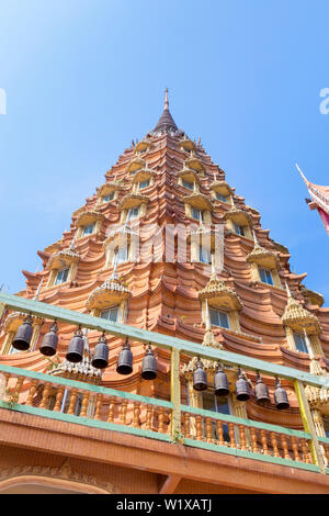 Wat Tham Khao Noi temple complexe près de Kanchanaburi, Thaïlande Banque D'Images