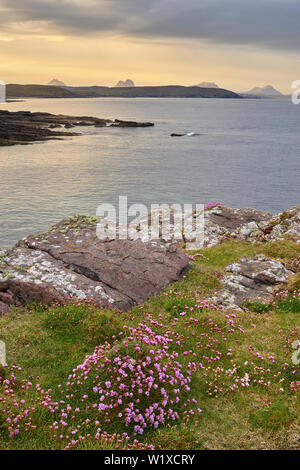 Vue depuis la péninsule de Stoer aux montagnes de l'Assynt, Sutherland, Highland, Scotland Banque D'Images