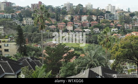Forsyth Park dans la banlieue de Point Mort Bay, Sydney, Australie. Un grand espace urbain vert à l'ouest de Warringah Freeway Banque D'Images