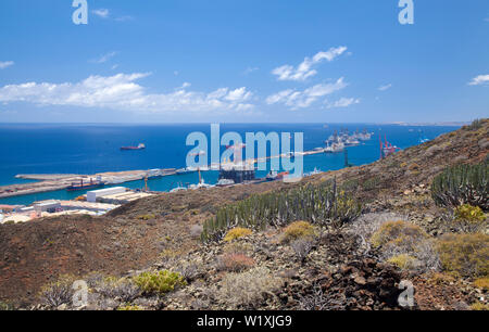 LAS PALMAS, ESPAGNE - Juin 29 : les plateformes pétrolières sont à quai dans le port de Puerto de la Luz pour les réparations et ravitaillement le 29 juin 2019 à Las Palmas de Gran Cana Banque D'Images