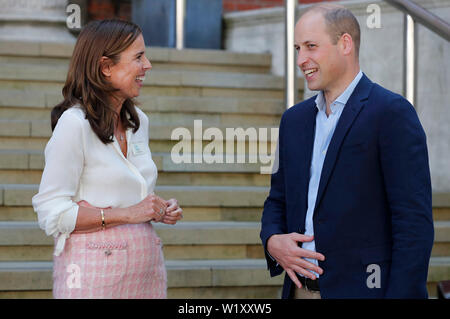 Le duc de Cambridge, en sa qualité de Président du Royal Marsden NHS Foundation Trust, parle à Chef de la Cally Palmer après une visite à la Royal Marsden à Chelsea, Londres. Banque D'Images