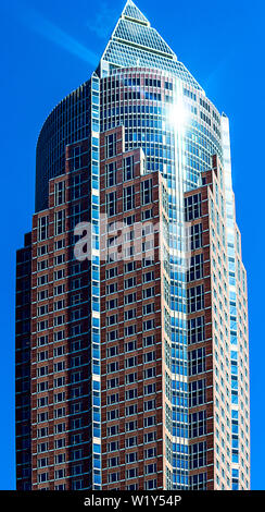 Frankfurt am Main, Allemagne - la Messeturm - 63 étages Salon tour appelée le Bleistift (crayon) en raison de sa forme. Banque D'Images